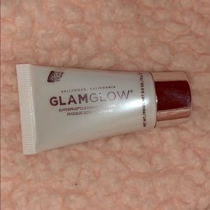 Glam glow mud mask